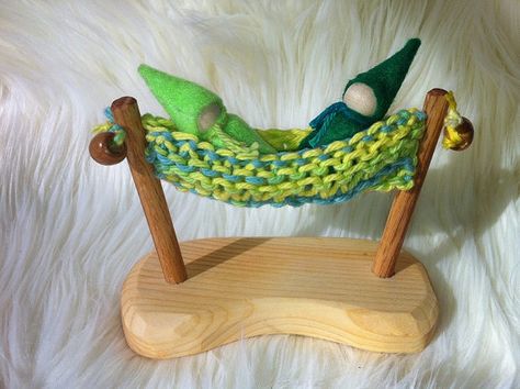 Natural wooden baby gnome hammock with 2 little gnomes (green loves yellow) Felt Playscape, Waldorf Classroom, Waldorf Teacher, Waldorf Crafts, Birthday Traditions, Peg People, Small World Play, Waldorf Dolls, Fairy Houses