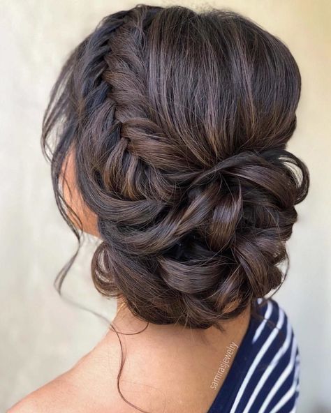 Sanggul Modern, Mom Hair, Bridal Hair Updo, Quince Hairstyles, Bun Hairstyle, Wedding Hair Inspiration, Low Bun, Penteado Cabelo Curto, Braided Updo