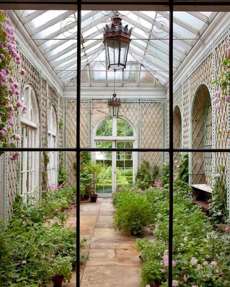 Debby: Botanica Trading on Instagram: “CONSERVATORY, Badminton House, Gloucestershire. A lovely light filled room with treillage walls and a collection of pretty potted plants. I…” Conservatory Greenhouse, Conservatory Garden, Best Home Gym, Greenhouse Plans, Garden Greenhouse, Have Inspiration, Patio Interior, English Country House, Plants And Flowers