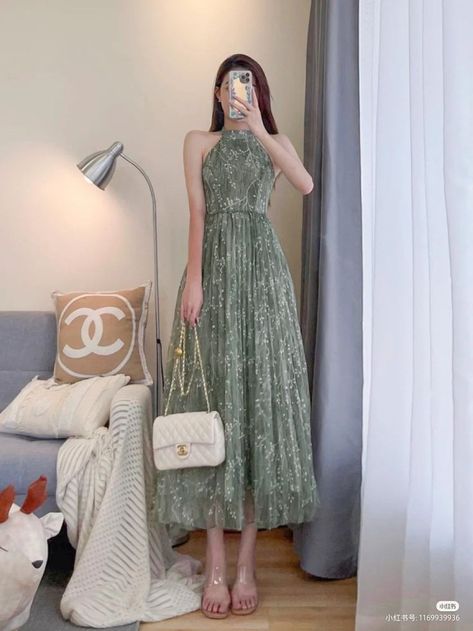 Gowns Dresses Elegant, Elegant Dresses Classy, Fashion Attire, Modest Fashion Outfits, Girls Fashion Clothes, Casual Style Outfits, Looks Vintage, Classy Dress, Elegant Outfit