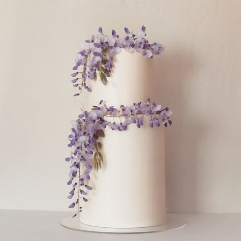 Cake Decorated With Lavender, Wisteria Cake Ideas, Wedding Cake Lilac Flowers, Wedding Cake Lavender Flowers, Two Tier Wedding Cake Lavender, Lavendar Wedding Cakes, Wedding Cake Violet, Lilac Wedding Cakes, Wisteria Wedding Cake