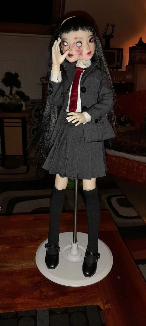 Tomie ball jointed doll Tomie Costume, Tomie Junji Ito Outfit Ideas, Tomie Junji Ito Hairstyle, Tomie Junji Ito Outfit, Tomie Cosplay Outfit, Tomie Junji Ito Halloween Costume, Tomie Outfit Ideas, Tomie Outfit, Tomie Junji Ito Cosplay