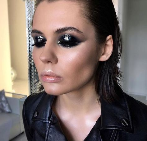 Ways to Wear Black Eyeshadow - Black Eye Shadow Looks, Black Eye Shadow, Eye Shadow Looks, Raccoon Eyes, Black Eyeshadow, Makeup Hacks, Makeup Bags, Eye Black, Staple Pieces