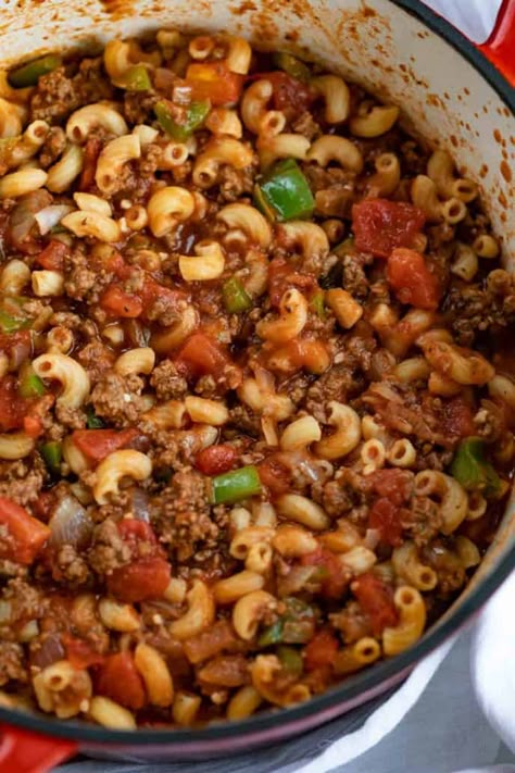 Classic Goulash made in ONE POT with ground beef, bell pepper, onions, and elbow macaroni in a seasoned tomato sauce, ready in under 45 minutes! #pasta #macaroni #hamburgerhelper #goulash #beef #onepot #groundbeef #dinner #dinnerthendessert Classic Goulash Recipe, Elbow Macaroni Recipes, Classic Goulash, Best Goulash Recipes, Easy Goulash Recipes, Beef Macaroni, Beef Goulash, Macaroni Recipes, Goulash Recipes