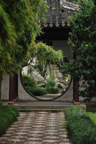 Photo Japon, Moon Gate, China Garden, Japanese Garden Design, Asian Architecture, Asian Garden, Chinese Garden, Chinese Architecture, Japanese Architecture