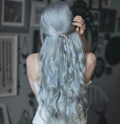 How stunning is this frosty ice queen hair on @anya_anti?! Try our Silver Lining + Moonstone to get this icy look Icy Blue Curly Hair, Pale Blue Hair Aesthetic, Moonstone Hair Color, Frosty Blue Hair, Ice Blue Hair Color, Icy Silver Blue Hair, Light Blue Hair Aesthetic, Icy Silver Hair, Blue And Silver Hair