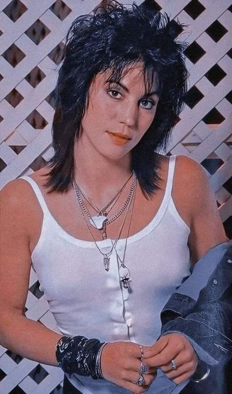 Joan Jett Young, Joan Jett Outfits, Joan Jett 70s, Joan Jett Hair, 80s Rock Hair, Pfp Banner, Female Rock Stars, 80s Rocker, Noomi Rapace