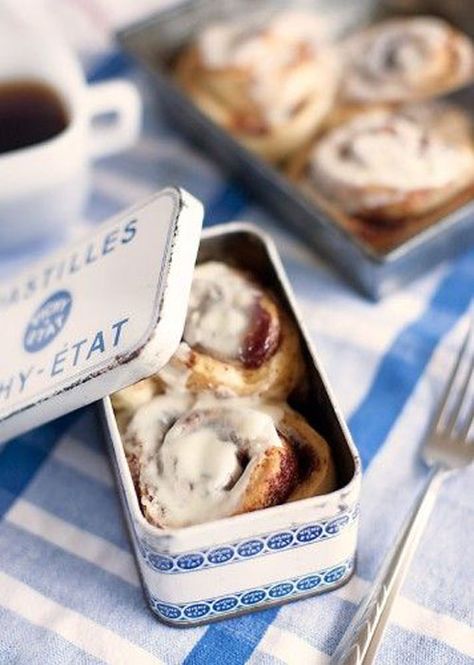 Mini Cinnamon Bun Tin Cooking Photos, Creative Wedding Favors, Country Blue, Diy Wedding Favors, Unique Wedding Favors, Cinnamon Buns, A Cup Of Coffee, Cup Of Coffee, Interior Decoration