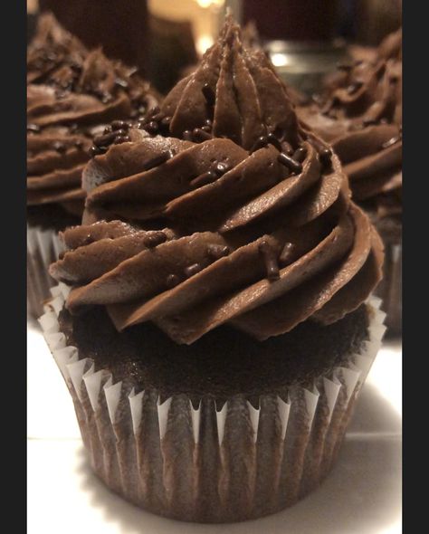 Chocolate Zucchini Cupcakes Chocolate Zucchini Cupcakes, Zucchini Cupcakes, Filled Muffins, Zucchini Cake, Chocolate Swirl, Light Desserts, Chocolate Zucchini, Cobbler Recipes, Cheese Flavor