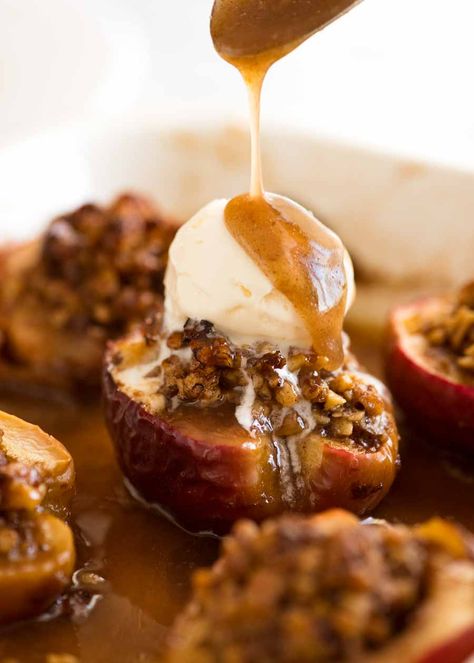 Sweet, plump, juicy Baked Apples that makes its own caramel sauce!! This is a terrific quick and easy dessert that can be assembled ahead. Red Apple Desserts, Caramel Apple Recipe Easy, Baked Apples Recipe, Baked Caramel Apples, Tin Eats, Caramel Apples Recipe, Baked Apple Recipes, Apple Photography, Baked Caramel