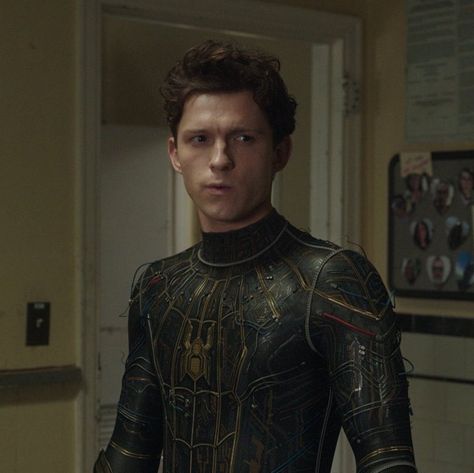 Spider Man New Suit, Peter Spiderman, Gold Suit, Black Spiderman, Nathan Drake, Spiderman 3, Tom Holland Peter Parker, No Way Home, Tom Holland Spiderman