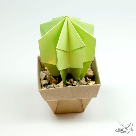 Origami Cactus Tutorial #origami #cacti #cactus #origamicactus #pot #origamipot #origamibox #diy #kawaii #cute #paper #papercraft #paperkawaii #paperfolding Origami Cactus Tutorial, Origami Cactus, Origami Plants, Origami Kutu, Paper Cactus, Tutorial Origami, Origami Ball, Origami Bookmark, Origami For Beginners