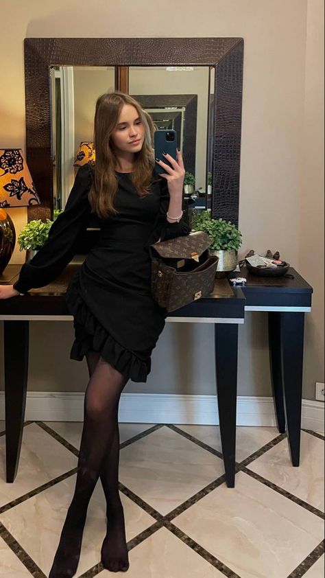 Mesh Tights Outfit, Black Tights Outfit Aesthetic, Black Sheer Tights Outfit, Sheer Tights Outfit Winter, Black Tights Outfit Casual, Tights Outfits Casual, Outfit Black Tights, Outfits Tights, Black Sheer Tights