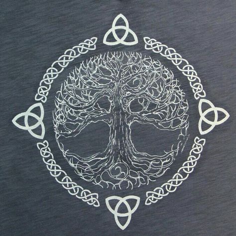 Celtic Tree Tattoos, Tree Branch Tattoo, Heart Tat, Tattoo Tree, Family Tree Tattoo, Branch Tattoo, Design Dragon, Tattoos Skull, Tree Of Life Tattoo