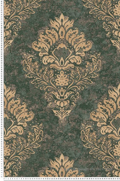 Qui a dit que le motif baroque ne pouvait pas être moderne et chic ? Ce papier peint au fond vert et marron patiné par le temps, met en avant des motifs floraux baroques aux nuances de beige. Inspiré de la nature, il rappelle les modèles classiques mais de façon revisitée pour vous offrir un décor somptueux et unique. Baroque Floral Pattern, Baroque Art Design, Baroque Wallpaper, Baroque Motifs, Antique Interior Design, Nail Salon Interior Design, Bronze Wallpaper, Nail Salon Interior, Art Baroque