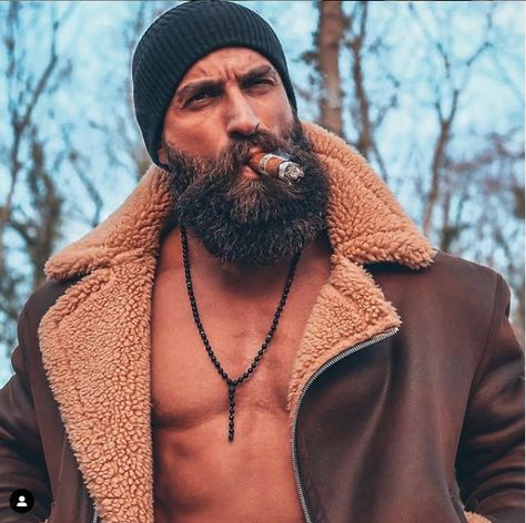 Big Bearded Men, Lumberjack Men, Shaved Head With Beard, Beard Logo, Bald Men Style, Mens Hairstyles With Beard, Beard Game, Jordan Outfit, Big Beards