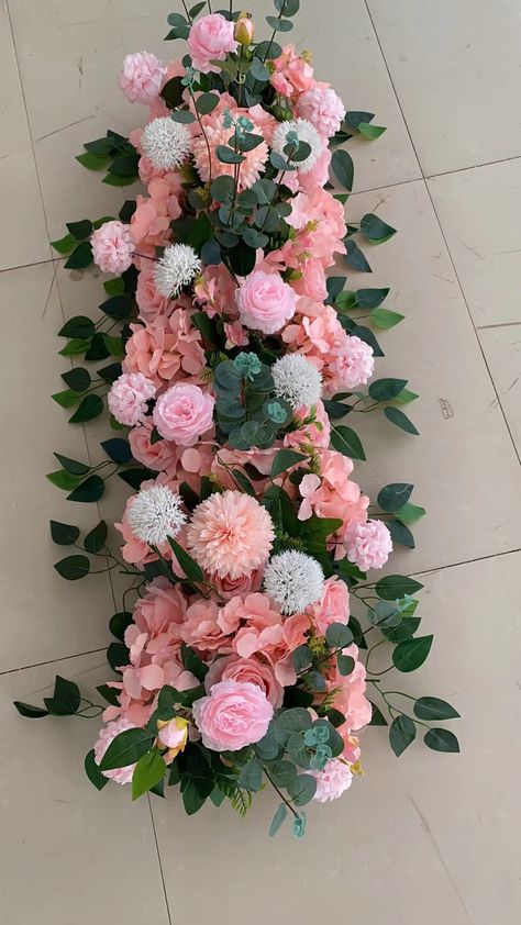 Wedding Decoration Table, Flower Runner, Saraswati Devi, Party Reception, Sita Ram, Beautiful Wedding Decorations, Flower Centerpiece, Table Flower, Rose Arrangements