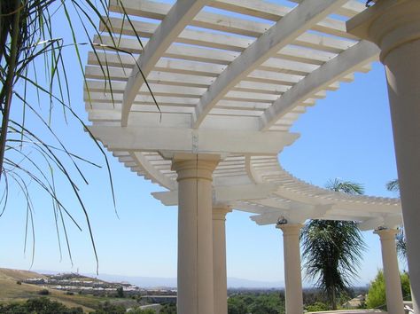 curved trellis Half Pergola, Curved Trellis, Statue Of Liberty Facts, Front Porch Columns, Outdoor Patio Ideas Backyards, Curved Pergola, Trellis Ideas, Vertical Garden Design, Porch Columns