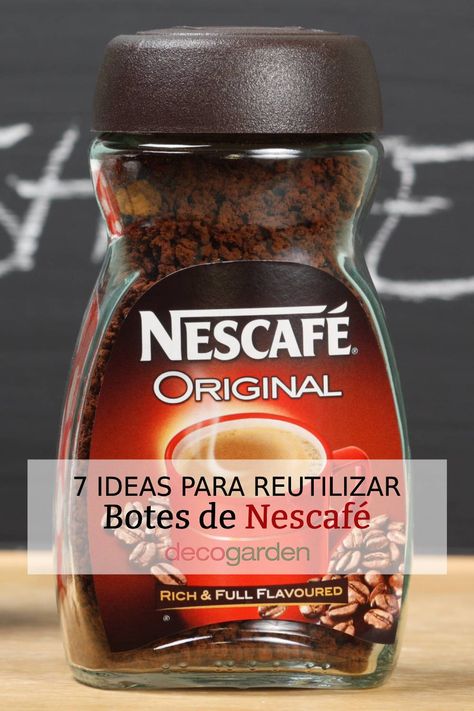 Despierta tu creatividad y encuentra inspiración en estas ingeniosas formas de reutilizar tus botes de Nescafé. Desde decoración del hogar hasta soluciones prácticas para almacenar alimentos, descubre cómo darles una nueva vida a estos conocidos tarros de café y decoras tu hogar reutilizando materiales, ¡toma nota! Nescafe Jars Diy Ideas, Nescafe Jar, Coffee Jar Crafts, Manualidades Diy, Coffee Jars, Jar Crafts, Glass Jars, Coffee, The Originals