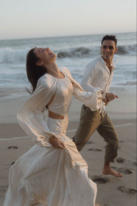 Beach Wedding Elopement Dress, Beach Wedding Outfit Bride, Beach Photography Wedding, Amanda Stanton Engagement Photos, Malibu Couple Photoshoot, Beach Vibes Wedding, Vintage Beach Wedding Dress, Beach Wedding Styled Shoot, Malibu Pier Photoshoot