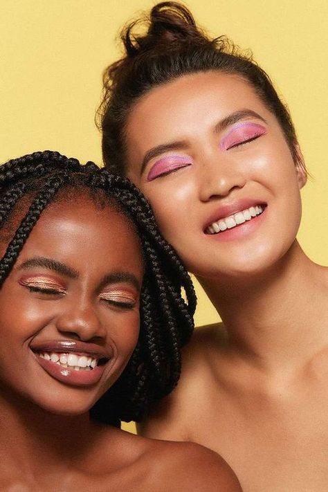 For your own upcoming eye makeup inspiration, we rounded up seven brilliant options for you that we got to watch come to life in real-time backstage. Photo Mannequin, Top Makeup Products, Makeup For Teens, Fall Color Palette, Beauty Shoot, Top Celebrities, September 10, Fall Makeup, Celebrity Makeup