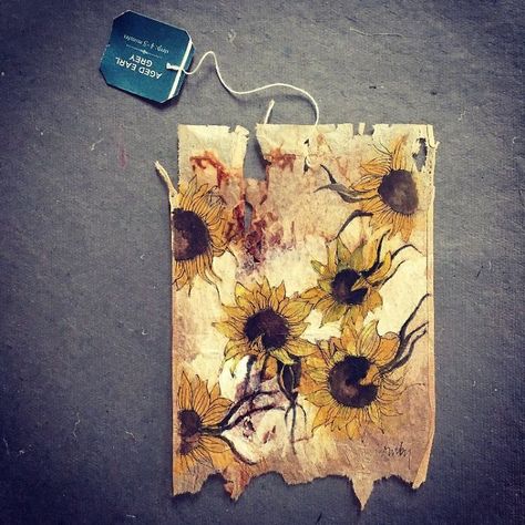 Artist Makes Incredible Mini Paintings In Tea Bags And The Result Is A "Big" Work Of Art Tea Bag Drawing, Ruby Silvious, Teabag Art, Bag Drawing, Painted Crafts, Stained Paper, Tea Stained Paper, Used Tea Bags, Tea Bag Art