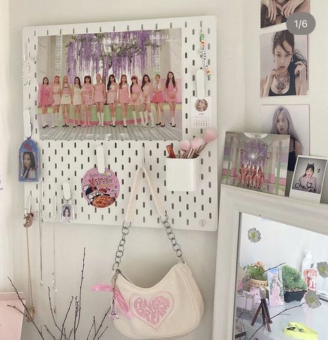 Pink Kpop Room Ideas, Room Decor Kpop Aesthetic, Wonyoung Aesthetic Room, Loona Album Aesthetic, Cute Kpop Room Ideas, Pink Kpop Room Aesthetic, Pink Kpop Room, Pink Cute Room, Loona Collection