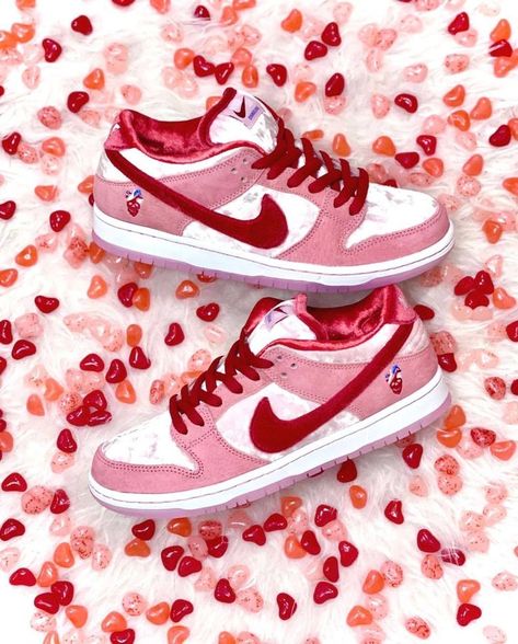 Who wants to cop the StrangeLove x Nike SB Dunk Low this weekend? 💕  📷: @highsnobiety https://t.co/DqgKwkrdtv Strange Love Dunks Outfit Men, Strange Love Dunks, Parris Goebel, Dunks Outfit, Shoes Nike Air Force, Cool Sneakers, Cool Shoes, Wishlist 2024, Shoes Nike Air