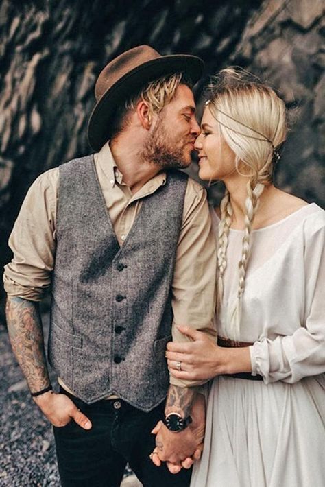 33 Charming #Boho #Groom Attire Ideas to Love Men’s Attire For Wedding, Groom Boho Wedding Attire, Cool Groom Outfit, Boho Groomsmen Attire, Boho Groom Attire, Bohemian Wedding Groom, Boho Wedding Attire, Hipster Groom, Outdoor Wedding Attire