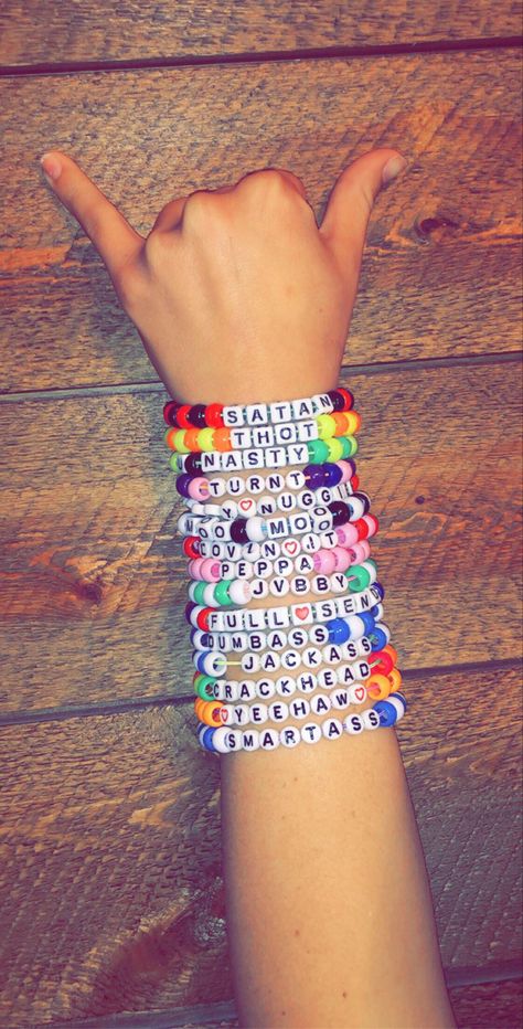 Funny Words To Put On Beaded Bracelets, Cute Beaded Bracelets Words Funny, What To Put On Bracelets Words, Beaded Bracelets Funny, Words To But On Bracelets, Funny Braclet Ideas, Friendship Bracelet Word Ideas, Beaded Word Bracelets Funny, Things To Put On Bracelets Words Funny