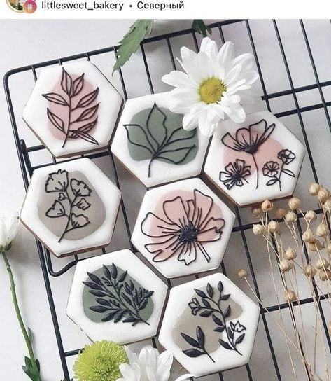 Iced Cookie Designs, Roundhouse Silhouette Cookies, Spring Cookies Royal Icing, Roundhouse Cookies, Spring Cookies Decorated, Flower Cookies Decorated, Nature Cookies, Crea Fimo, Flower Sugar Cookies