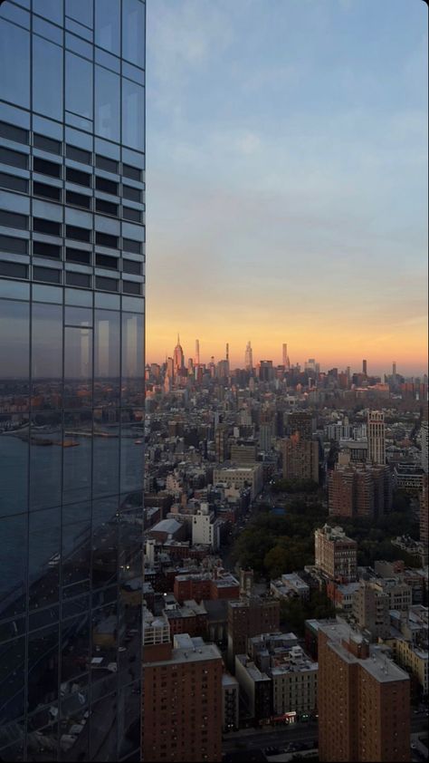 #nyc #ny #aesthetic #thatgirl #dream Ny Aesthetic, Mai Pham, Nyc Penthouse, Twisted Series, Penthouse Apartment, New York Life, City Life, Ig Story, Seattle Skyline