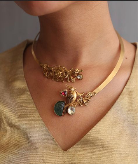 Small Choker Necklace Indian Gold, Choker Necklace Designs Gold Indian, Nizam Jewellery, Western Necklace, Neck Pieces Jewelry, Antique Necklaces Design, Fancy Jewelry Necklace, Modern Gold Jewelry, Antique Jewellery Designs