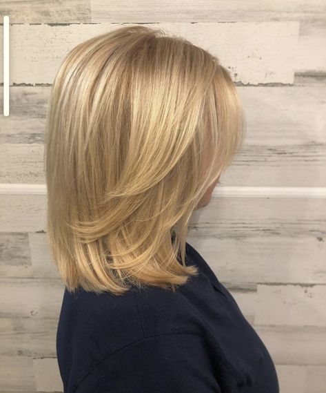 Trendy Hair 2023, Uniform Layered Haircut, Short Blonde Hair Layers, Bob Haircut With Long Bangs, Short Blonde Hair With Layers, Old Money Bob, Layered Blonde Bob, Fine Blonde Hair, Straight Blonde Bob