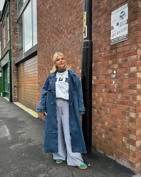 This outfit felt like pyjamas and a dressing gown and i’m here for it x Jacket gifted from @anthropologieeu 💓 Denim Long Jacket Outfit, Jean Trench Coat Outfit, Striped Jacket Outfit, Denim Trench Coat Outfit, Bob Blonde Hair, Everyday Spring Outfits, Mom Outfits Winter, Trench Outfit, Mid Size Outfits