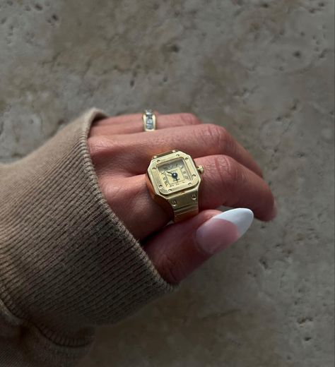 Vintage Gold Ring, Hand Jewelry Rings, Vintage Gold Watch, Dope Jewelry Accessories, Vintage Gold Rings, Vintage Watches Women, Detailed Jewelry, Jewelry Accessories Ideas, Dope Jewelry