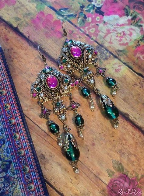 Dolce And Gabbana Earrings, Pink Emerald, Beaded Jewels, Boho Chic Jewelry, Magical Jewelry, Handmade Jewelry Tutorials, Filigree Earrings, Earrings Inspiration, Classy Jewelry