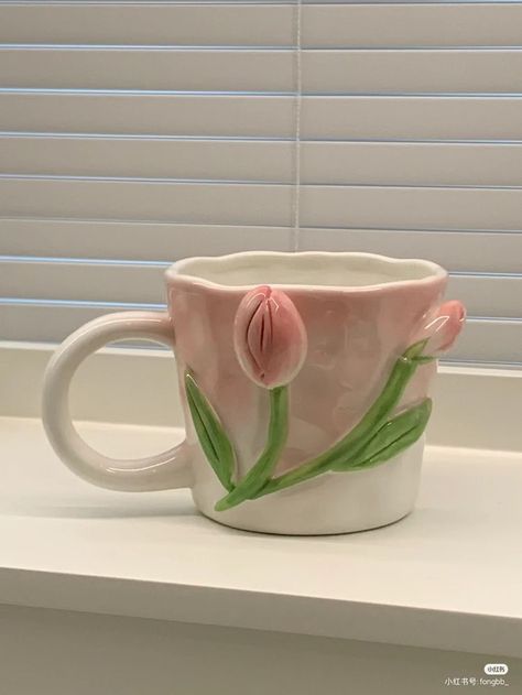 Ceramic Tulip, Ceramic Pinch Pots, Pink Coffee Mug, Clay Modelling, Coil Pottery, Painted Coffee Mugs, Pink Coffee Mugs, Cute Diy Room Decor, Pink Coffee