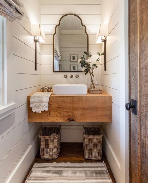 Bathroom Vanity Remodel, Farmhouse Bathroom Remodel, Beautiful Bathroom Designs, Farmhouse Bathroom Vanity, Decor Ikea, Decor Baie, Modern Farmhouse Bathroom, Diy Bathroom Remodel, Farmhouse Bathroom Decor