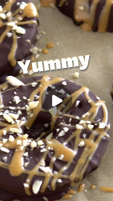 Justin Agustin on Instagram: "Chocolate Covered Apple Donuts 🍩   Prep Time: 15 mins freeze Time: 30 mins Servings: 24  Ingredients -4 Apples - 240g Dark Chocolate Chips -1tbs Coconut Oil -Natural Peanut Butter (or any nut butter of your choosing) Peanuts (or any nut of your choosing)  Instructions -Lay your apples on their side, and cut off the tops and bottoms. Then, slice them into discs about 1/4 of an in thick. -Core your apple slices to create a hole in the middle (like a doughnut). -Roughly chop your peanuts, and set aside. -In a bowl (big enough to fit the apple rings), add your chocolate chips and coconut oil, and melt them in the microwave for 3U seconds. Stir, and continue this process until your chocolate is fully melted. - Line a baking tray with parchment paper.  -Begin dunki Apple Peanut Butter Chocolate Chips, Chocolate Apple Slices, Apple Doughnut, Apple Chocolate, Chocolate Rings, Chocolate Covered Apples, Apple Donuts, Apple Rings, Chocolate Apples