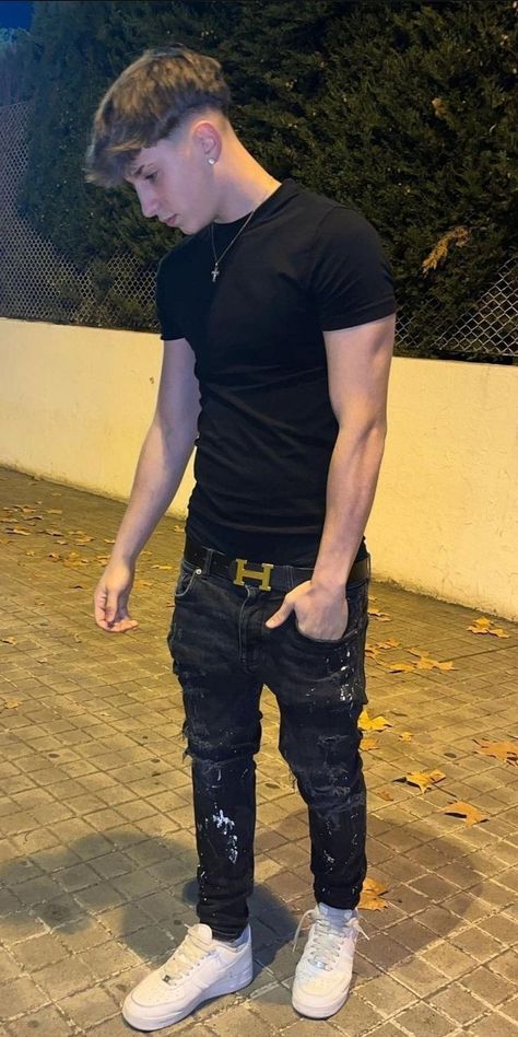 Drip Jeans Men, Drip Poses Men, Drill Style Men, Best Drip Outfits Men, Outfits Drip Hombre, Drill Outfit Men, Outfit Maranza, Hood White Boys, Ideas Para Fotos Hombres