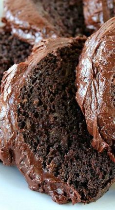 Chocolate Lover's Zucchini Cake- Ths is a perfect date night dessert or a stay at home Valentine's Day dinner sweet! Chocolate Zucchini Cake Recipe, Night Dessert, Zucchini Cakes Recipe, Zucchini Recipes Dessert, Choc Cake, Chocolate Zucchini Cake, Delish Desserts, Csa Recipes, Decadent Chocolate Cake