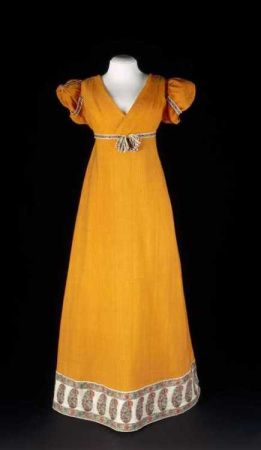 A simple orange gown. Silk Yellow Dress, Regency Gown, Regency Era Fashion, 1800s Fashion, Regency Dress, Regency Fashion, 19th Century Fashion, Period Outfit, Regency Era