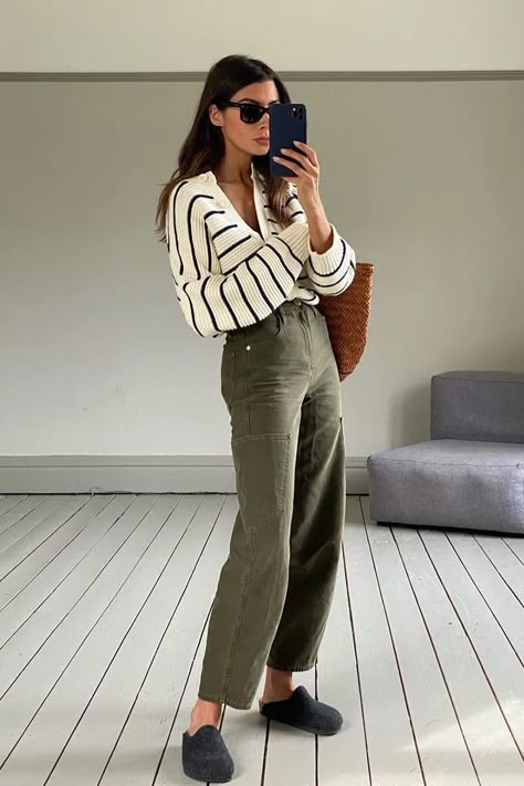 30 Shoes That Go With Literally Everything | Who What Wear Ecru Jeans, Green Pants Outfit, Striped Knitwear, Office Outfits Women, Staple Wardrobe Pieces, Looks Street Style, Fashion People, Green Pants, Mode Inspo