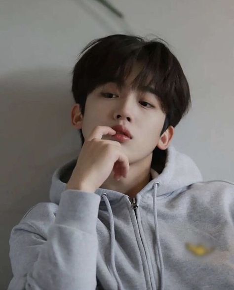 Kim Yo-han, Yohan Kim, Kang Ho Song, Kim Min-kyu, Kim Yohan, Instagram Profile Picture Ideas, A Love So Beautiful, Eun Woo Astro, Guys Clothing Styles