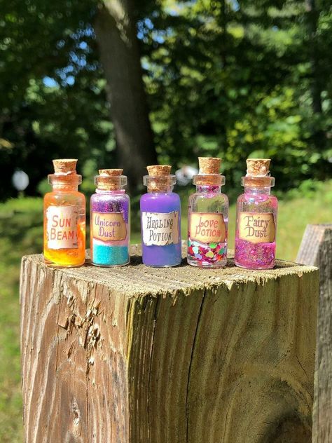 Potions For Kids, Magic Potion Bottles, Unicorn Dust, Healing Potion, Cumpleaños Harry Potter, Magic Potions, Fairy Garden Birthday Party, Festa Harry Potter, Halloween Potions