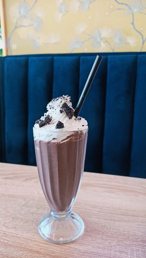 #milkshake#oreo#food#restaurant Milkshake Restaurant, Milkshake Oreo, Oreo Food, Food Restaurant, Oreo, Restaurant, Drinks, Comics, Quick Saves