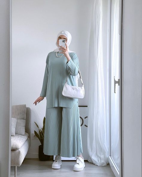 Dresses Casual Hijab, Iraqi Clothes, Casual Hijabi Outfits, One Set Outfit, Co Ords Outfits, Modest Casual Outfits, Pakistani Fashion Casual, Muslim Outfits Casual, Hijab Style Casual