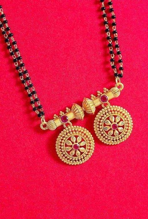 Trendy Mangalsutra Designs, Traditional Mangalsutra Designs, Mangalsutra Designs Gold, Traditional Mangalsutra, Long Mangalsutra, Mangal Sutra, Indian Wedding Jewelry Sets, Black Beads Mangalsutra, Black Beads Mangalsutra Design