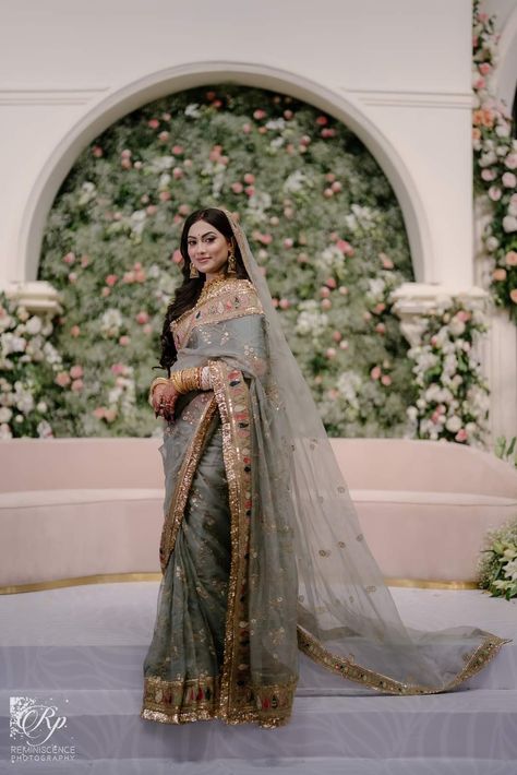 Bride In Saree With Dupatta, Reception Dress Bride Indian Saree, Saree With Veil, Saree With Dupatta, Veil Dupatta, Bride In Saree, Reception Pictures, Indian Closet, Latest Bridal Lehenga Designs